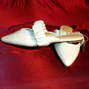 Nwt 9.5 nude closed toe padded strap mule slide